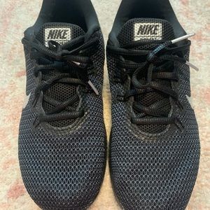 Nike all black tennis shoes